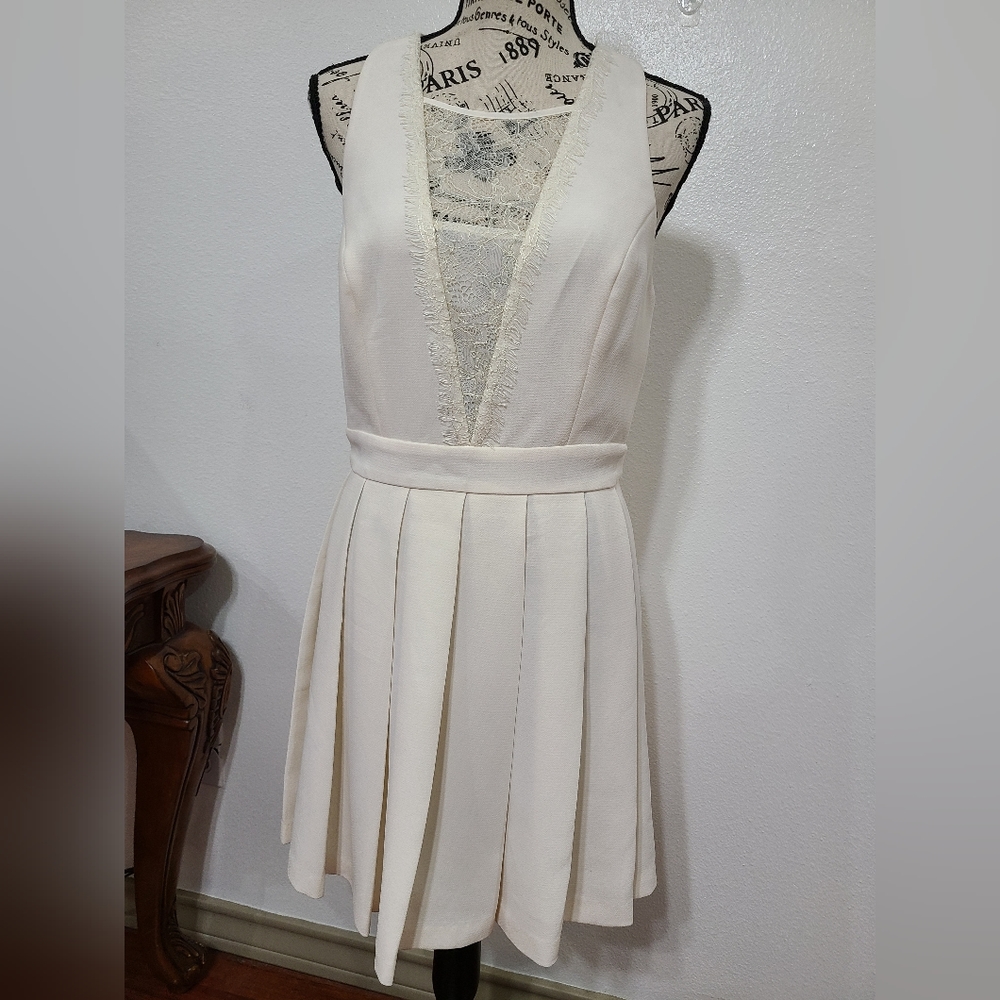 NWT BCBGENERATION CREAM COLOR DRESS SIZE 8.